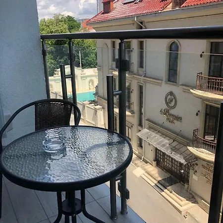 возле пляжа. Odesa